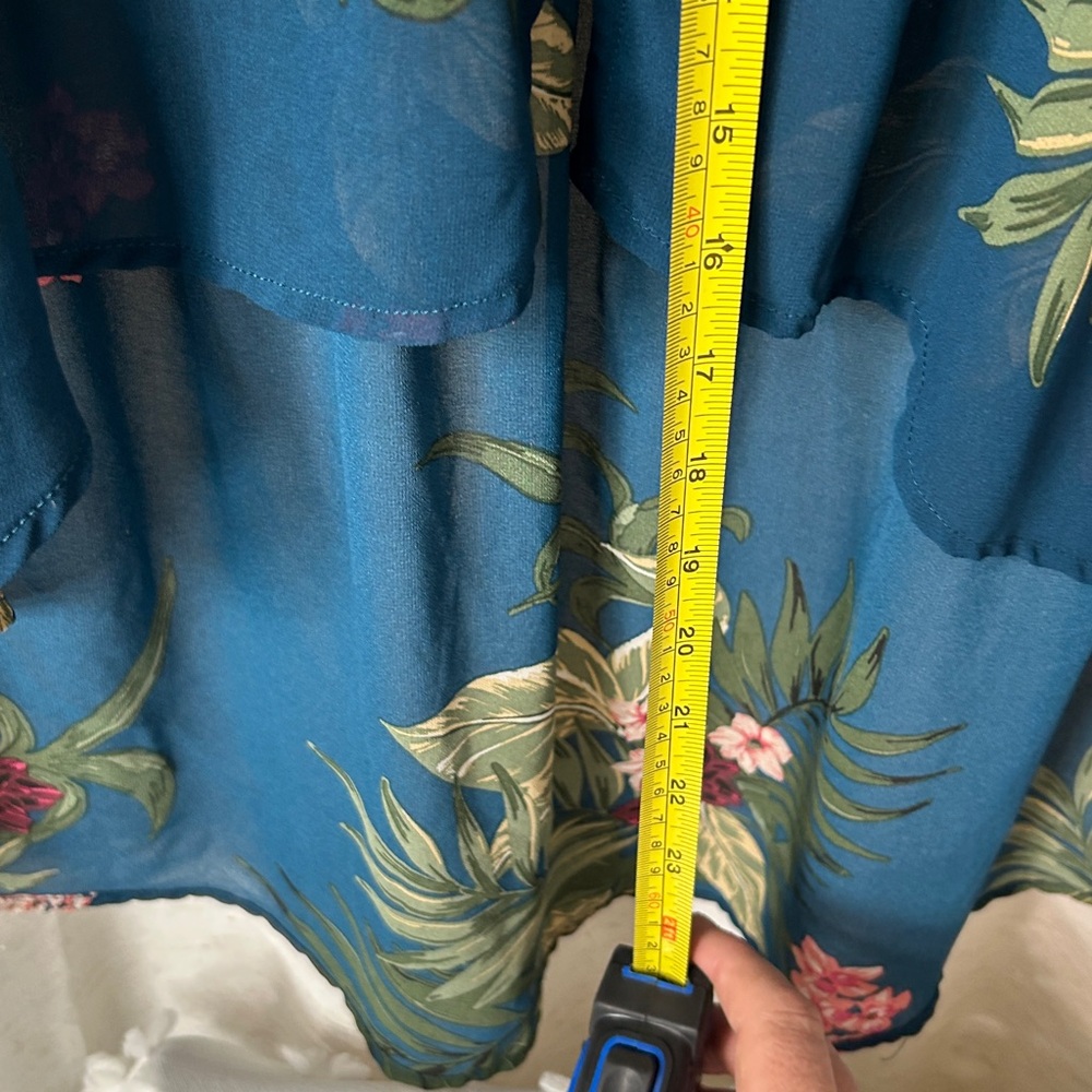 Torrid High -Low Floral Top
Size 00
Beautiful - Picture 6 of 6